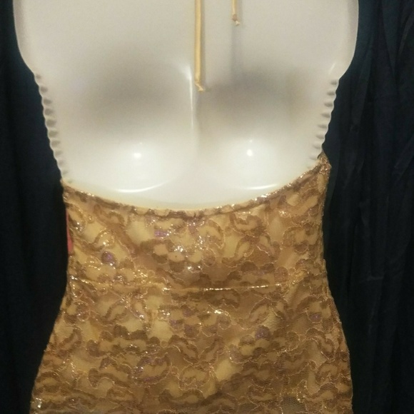 Shinny gold open back shirt - Picture 3 of 3
